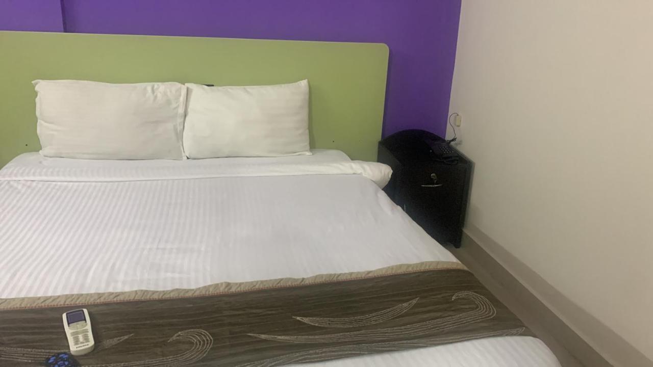 Homewood Suites Hyderabad Bagian luar foto